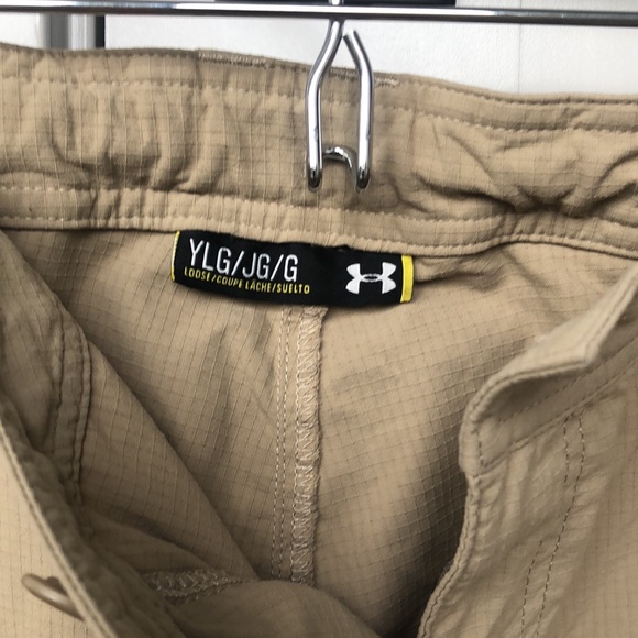 Boys Under Armour Cargo Shorts - Size YL - Picture 5 of 5